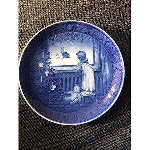 Royal Copenhagen, Christmas plate, 1982‎ blue Delft china. EUC